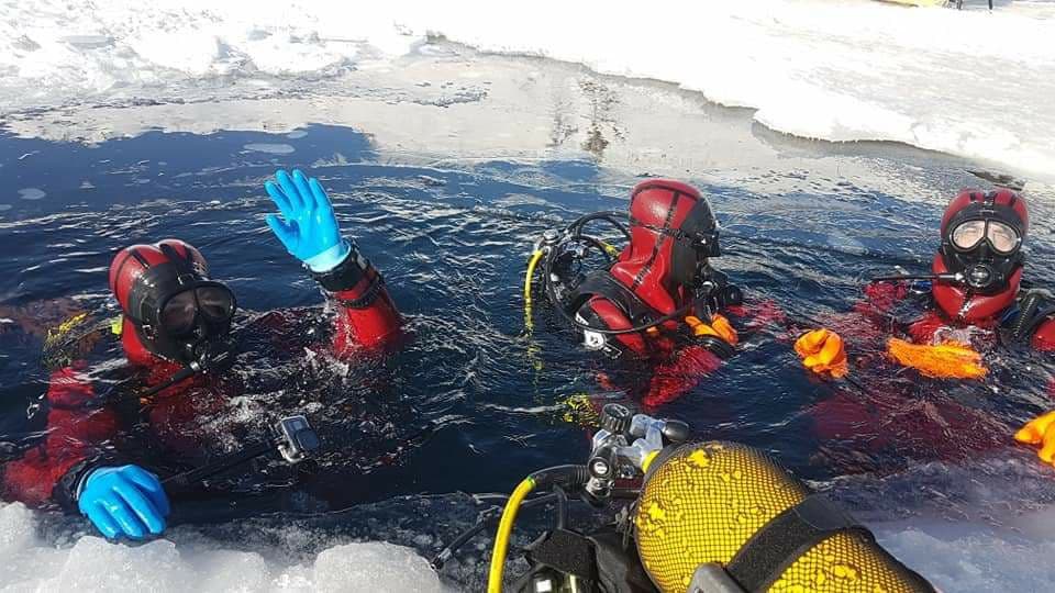 Plongée sous glace en montagne