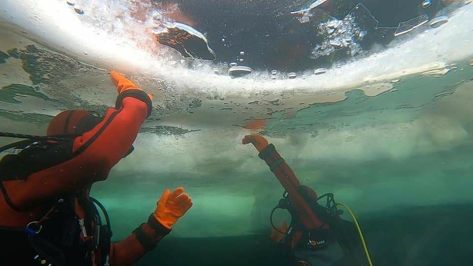 Plongée sous glace en montagne